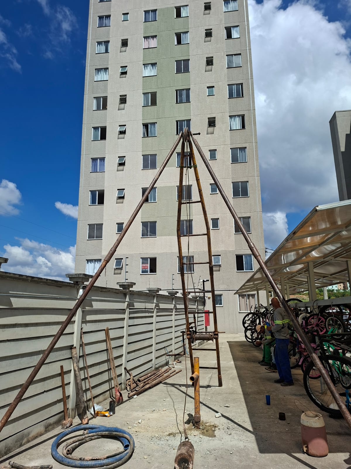 Investigação em prédio residencial